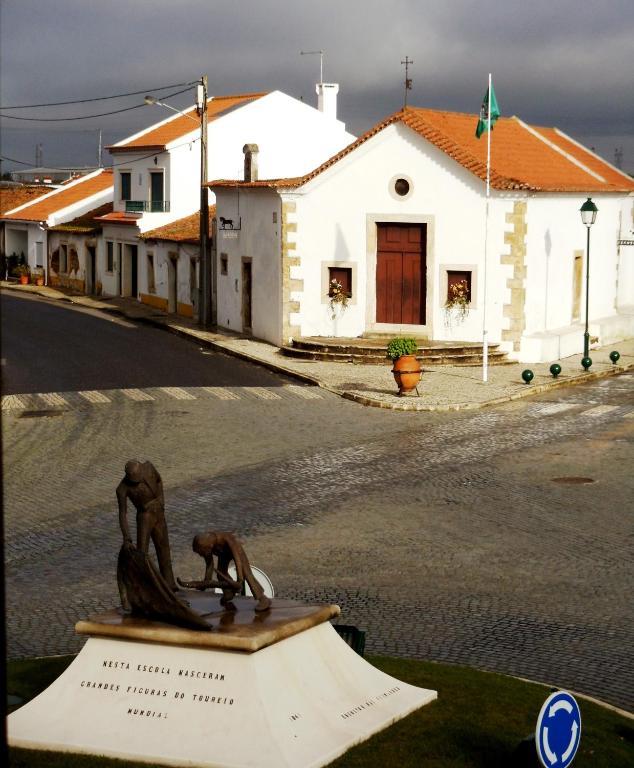 Casa Do Largo - Golega - Turismo De Habitacao Hotel Bagian luar foto